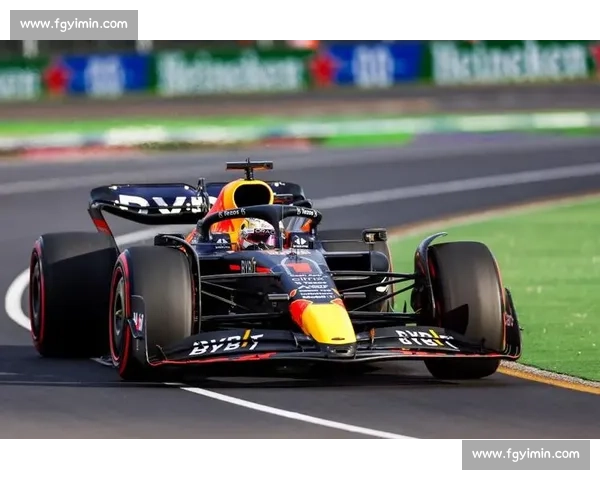 F1新加坡站:红牛包揽冠亚,维斯塔潘又一次登顶!